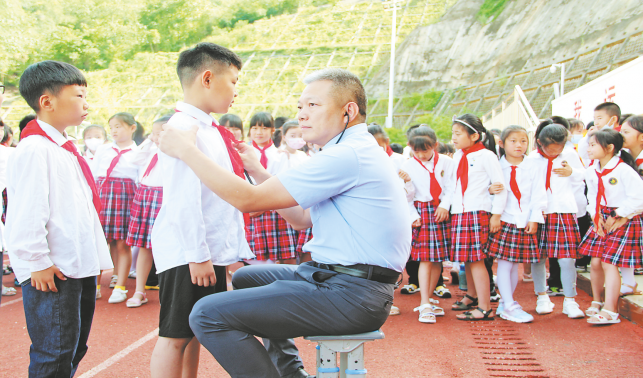 南京醫(yī)療專家團(tuán)隊(duì)為柞水縣1.4萬名小學(xué)生免費(fèi)篩查先心病